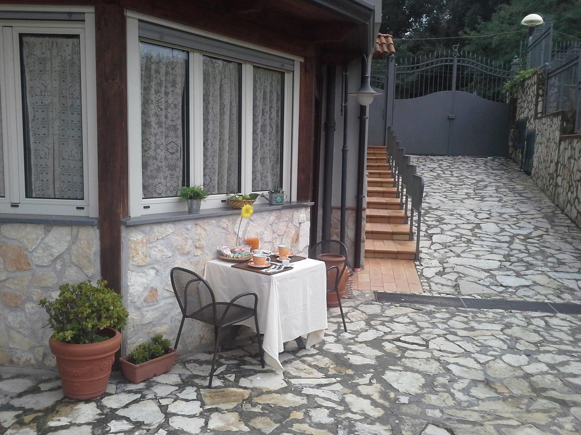 Bed and Breakfast I Giardini Di Capodimonte 2 Неаполь Экстерьер фото